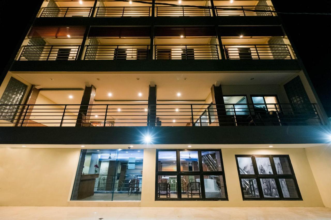 Caroline Hostel Canggu Dış mekan fotoğraf