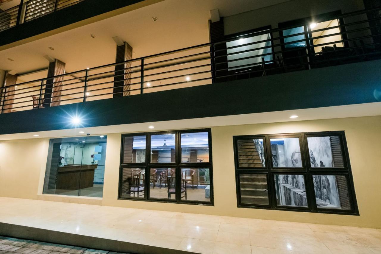 Caroline Hostel Canggu Dış mekan fotoğraf